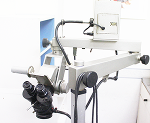 セントラル動物病院医療設備 手術顕微鏡の写真